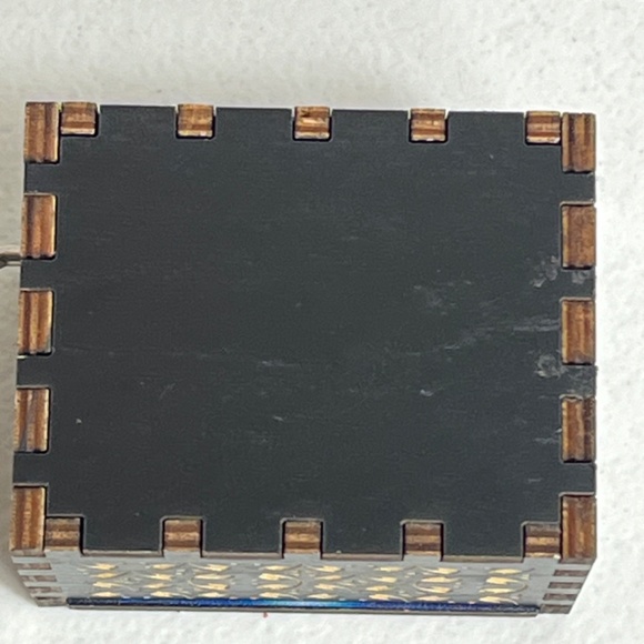 Harry Potter Heart Platform 9 3/4 Wooden Hand Crank Music Box Musical Movie New - Picture 6 of 10